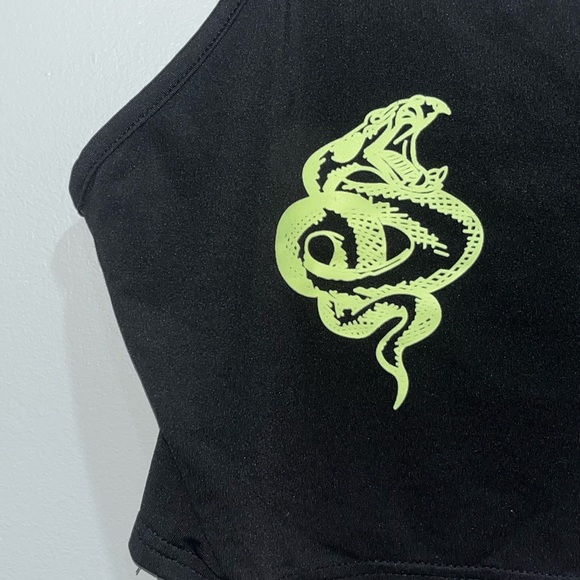 Black tank with bright green snake design. Size Medium. - Picture 2 of 5